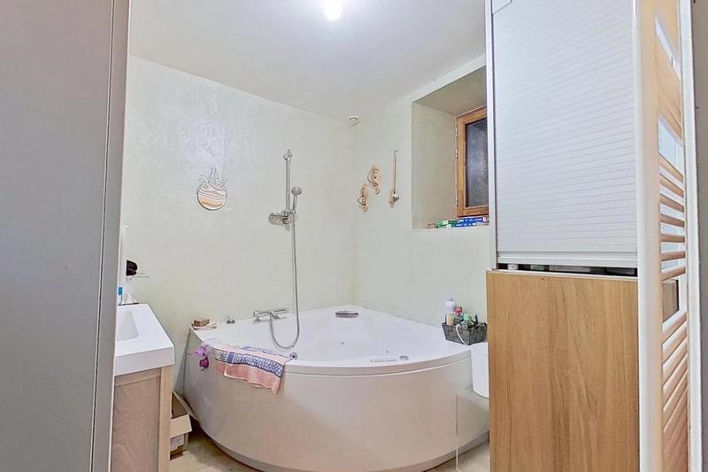 Maison - 199 m² - 5 pièces