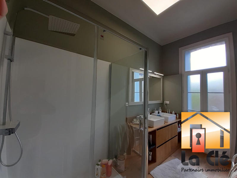 Maison - 189 m² - 8 pièces