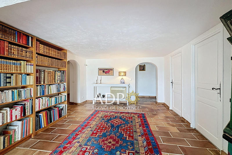 Maison - 218 m² - 8 pièces