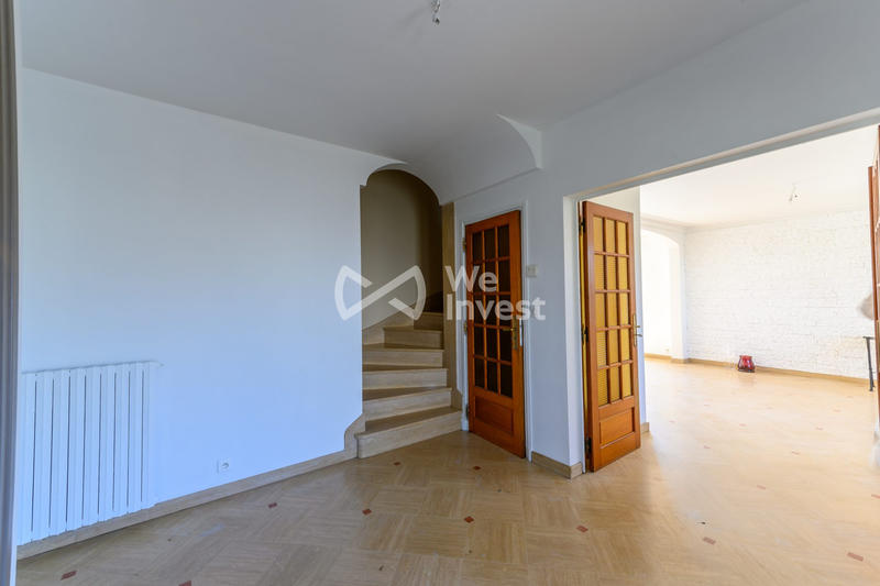 Maison - 180 m² - 8 pièces