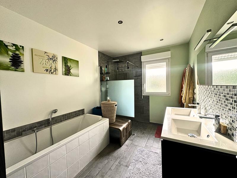 Maison - 90 m² - 4 pièces