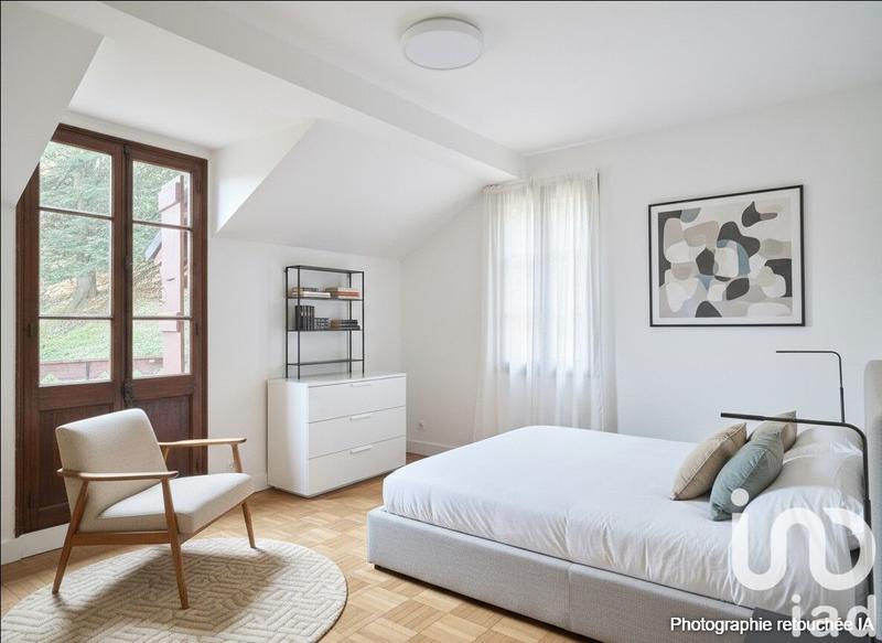 Châlet - 240 m² - 10 pièces