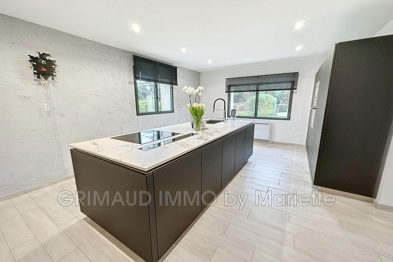 Villa - 283 m² - 8 pièces