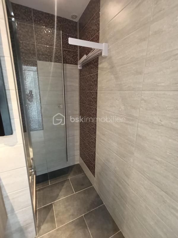 Studio - 90 m² - 4 pièces