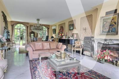 Maison de ville - 325 m² - 11 pièces