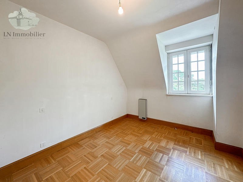 Maison - 172 m² - 9 pièces