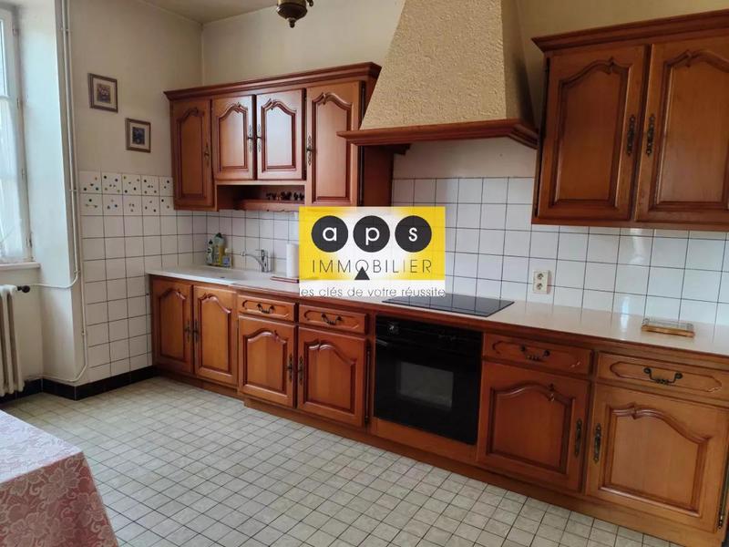 Propriété - 220 m² - 14 pièces