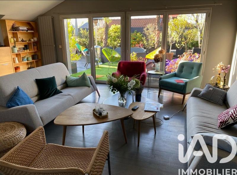 Maison de maîtres - 350 m² - 11 pièces