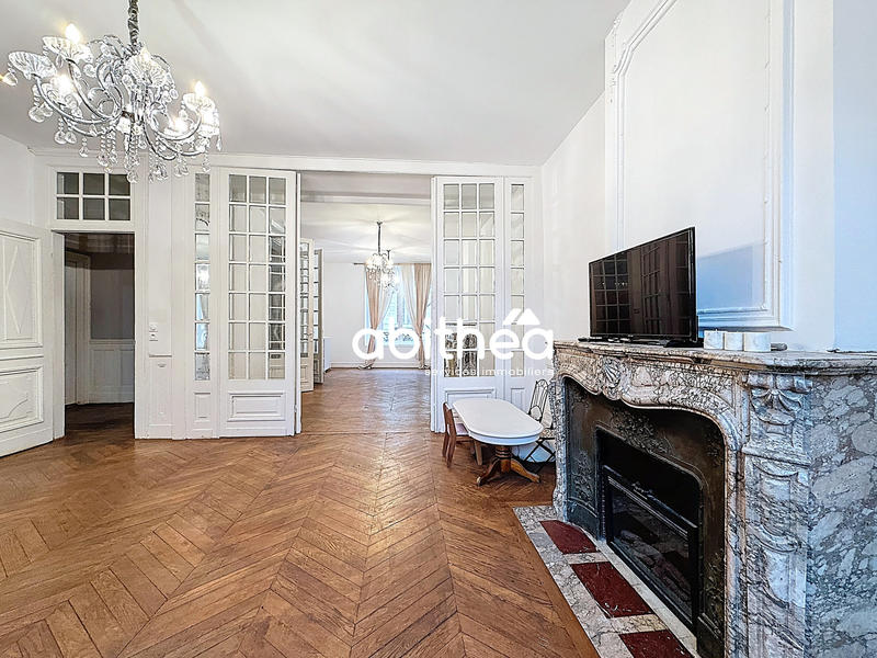 Maison - 280 m² - 11 pièces