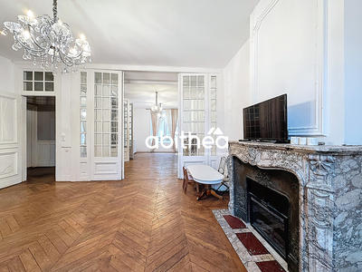 Maison - 280 m² - 11 pièces