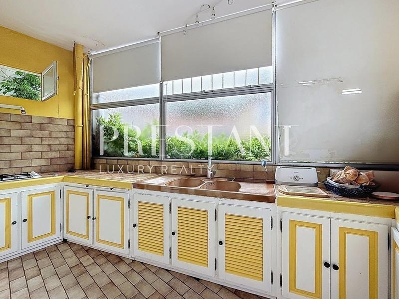 Maison - 204 m² - 8 pièces