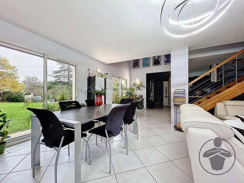 Maison - 178 m² - 6 pièces