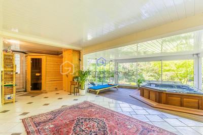 Maison - 297 m² - 10 pièces