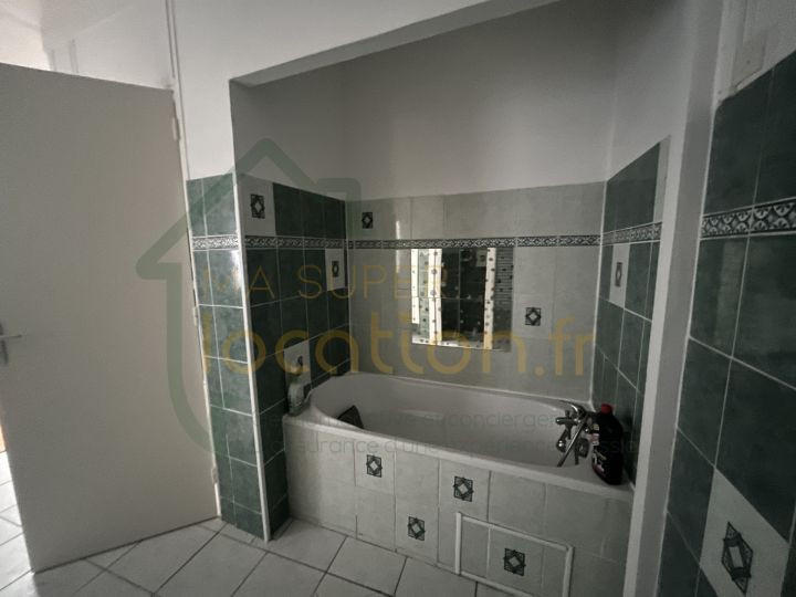 Maison - 146 m² - 8 pièces