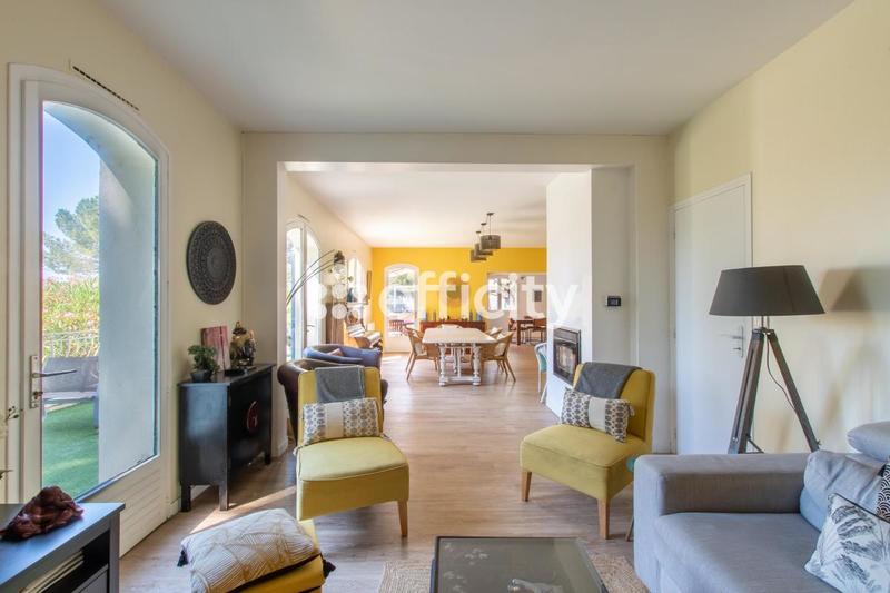 Maison - 230 m² - 6 pièces