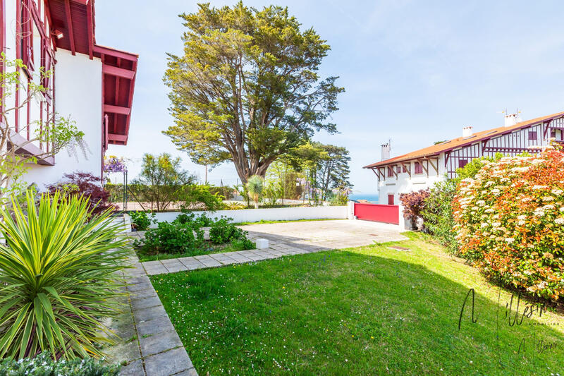 Maison - 234 m² - 7 pièces