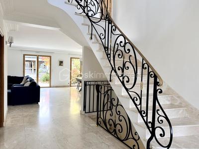 Villa - 180 m² - 5 pièces
