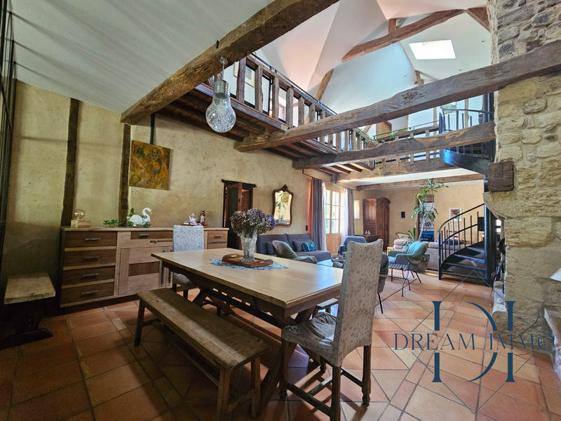 Maison - 340 m² - 14 pièces