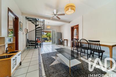 Maison - 235 m² - 7 pièces