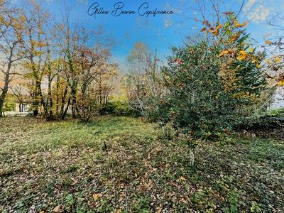 Terrain constructible - 1 445 m²