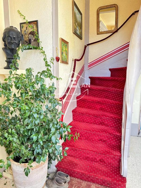 Maison - 420 m² - 10 pièces