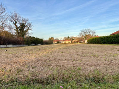 Terrain constructible - 2 470 m²