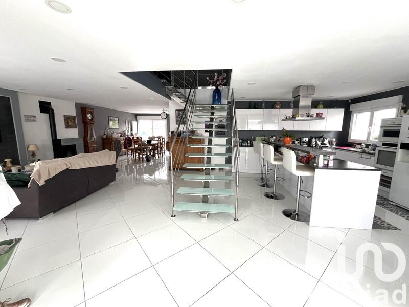 Maison - 205 m² - 5 pièces