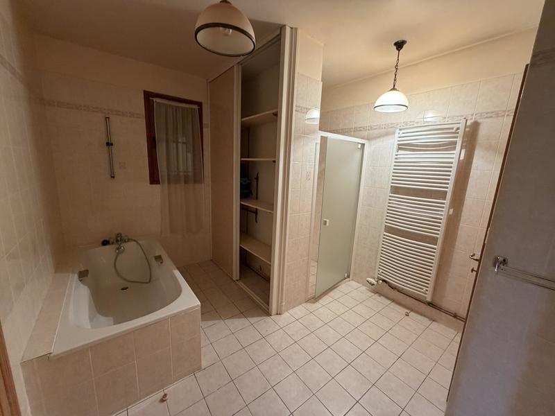 Maison - 261 m² - 7 pièces