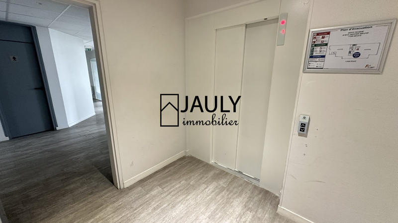 Bureau - 254 m² - 9 pièces