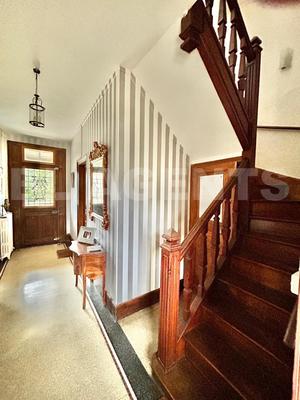 Maison - 360 m² - 13 pièces