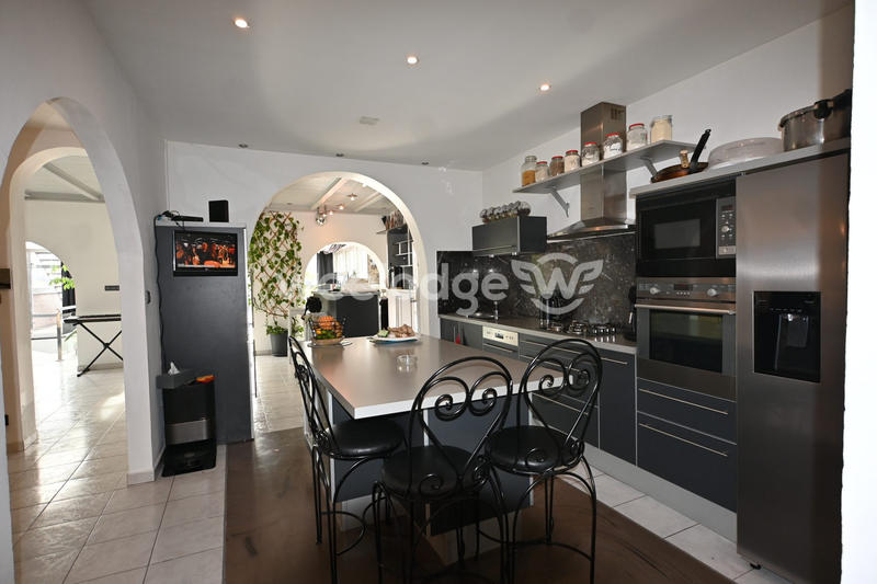 Maison - 182 m² - 7 pièces