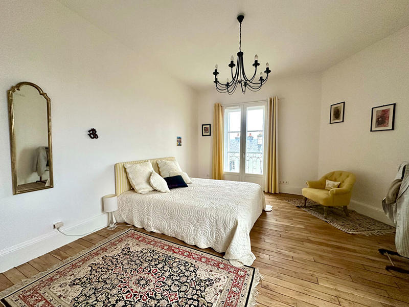 Appartement - 186 m² - 6 pièces