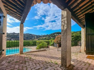 Villa - 234 m² - 9 pièces