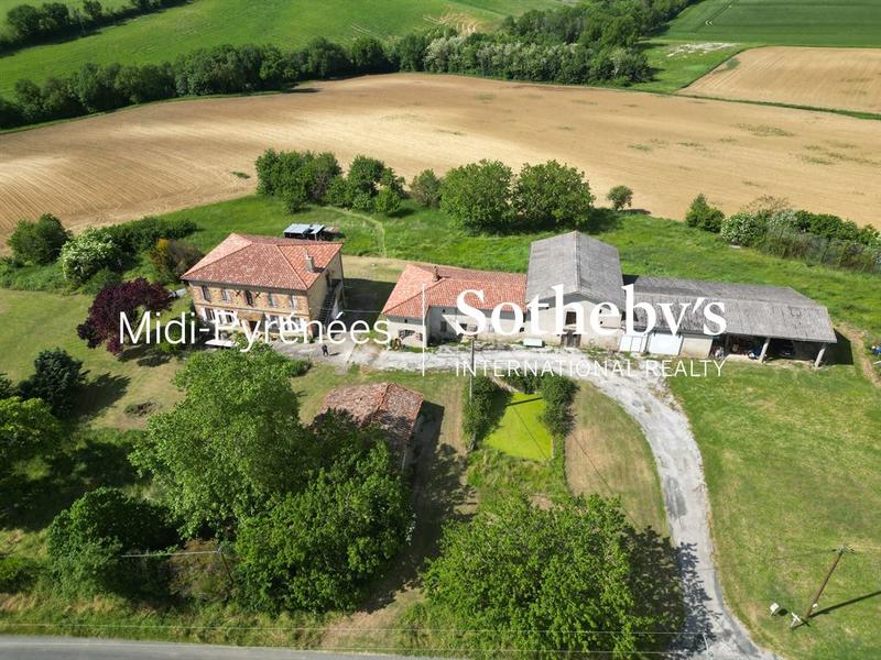 Propriété - 350 m² - 10 pièces