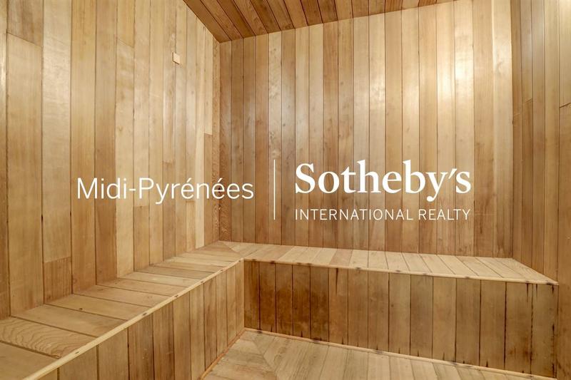 Maison - 270 m² - 10 pièces