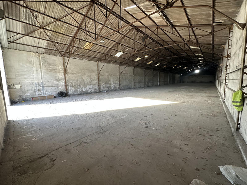 Entrepôt - 1 200 m²