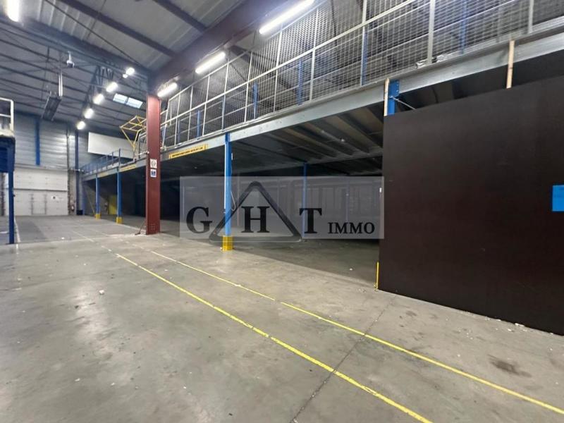 Entrepôt - 2 425 m²