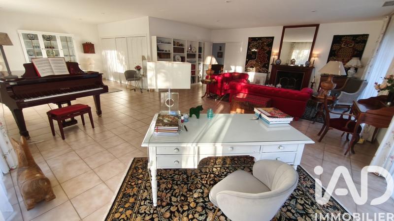 Maison - 215 m² - 5 pièces