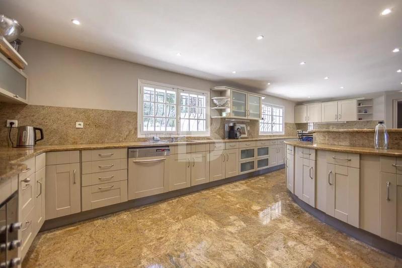 Propriété - 400 m² - 9 pièces