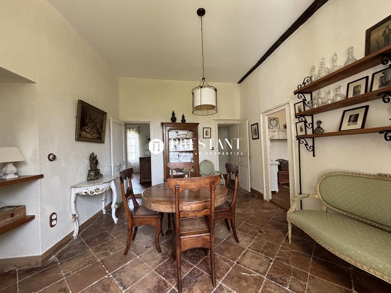 Maison - 520 m² - 11 pièces