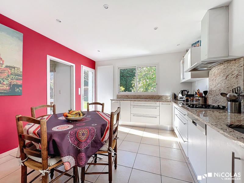 Maison - 228 m² - 8 pièces