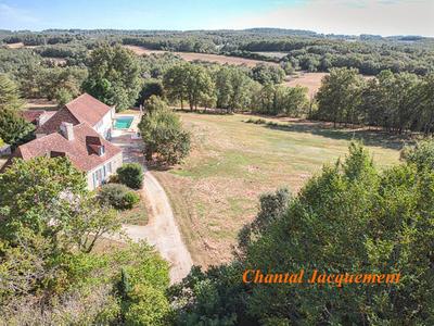 Maison - 390 m² - 16 pièces