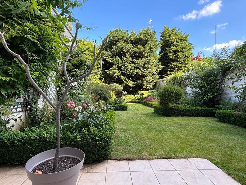 Maison - 240 m² - 8 pièces