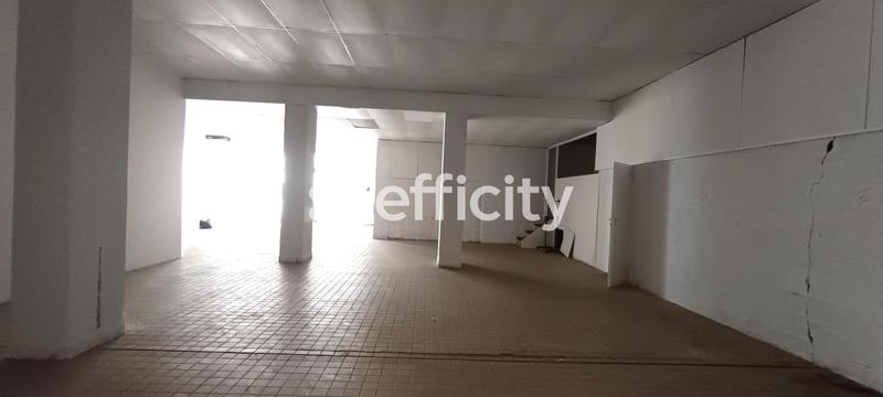 Local commercial - 675 m²