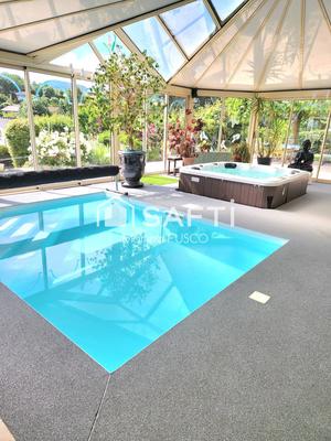 Villa - 328 m² - 7 pièces