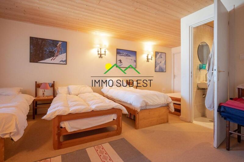 Châlet - 296 m² - 9 pièces