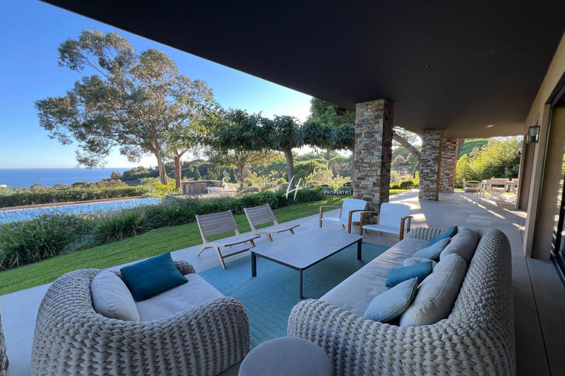 Propriété - 470 m² - 9 pièces