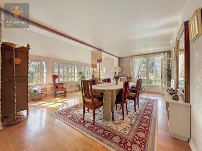 Maison - 200 m² - 8 pièces