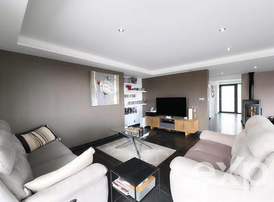 Maison - 183 m² - 7 pièces