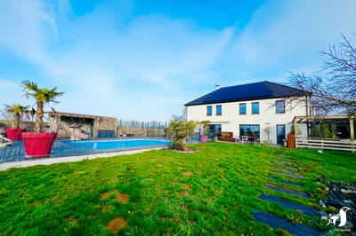 Maison - 255 m² - 7 pièces